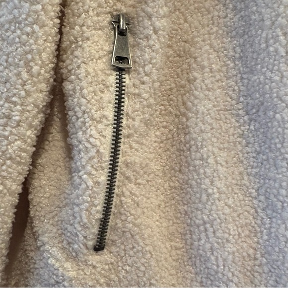 Max Studio $118 Faux Shearling Silver Zip Moto Jacket L EUC Ivory Streetwear - Picture 7 of 10
